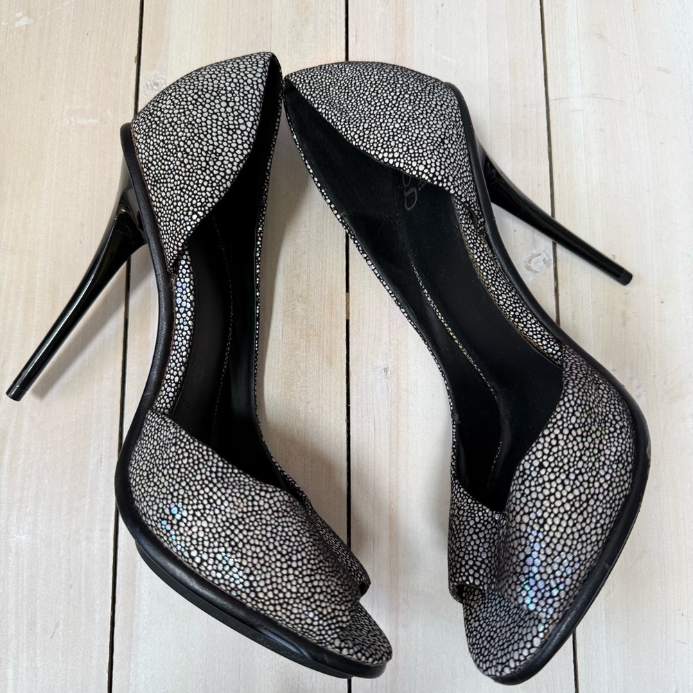 Women's Stilettos GX by Gwen Stefani Oath Heels Silver Iridescent Size 8.5